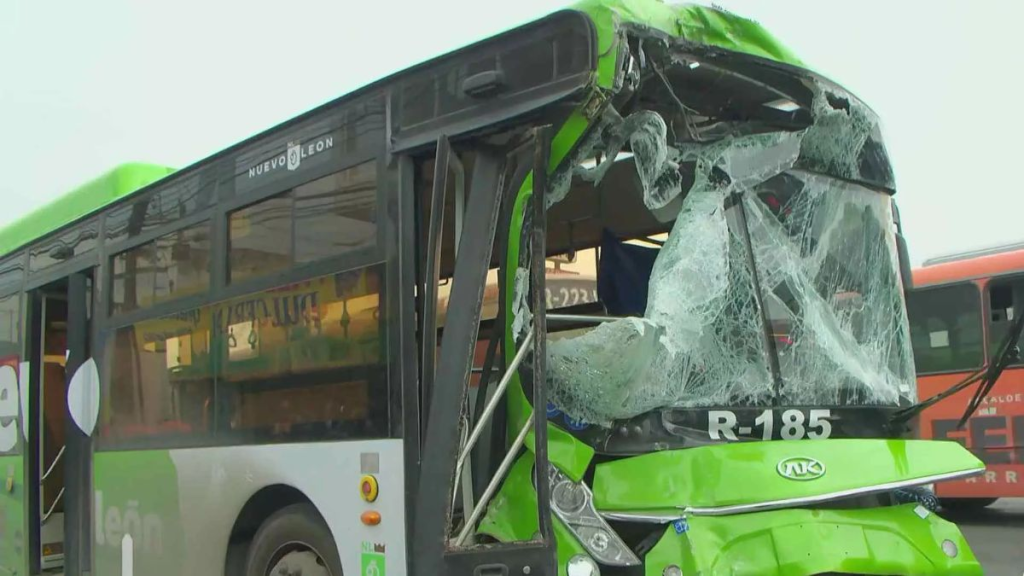 Diputados Critican El Transporte De Samuel García Porque Complica La Movilidad Urbana.