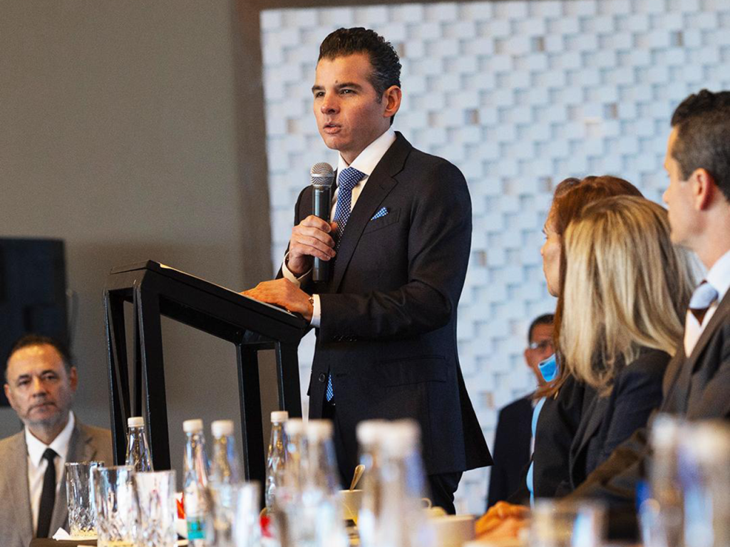 20260323_12_mike_coordinacion_canacar_01 - Regios En México Propaganda-electoral-mike-flores-negación-política-de-mike-flores-gremio-artístico-protesta-adela-micha-polémica-electoral-en-nuevo-león