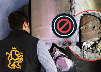 Portada. Samuel García De Espaldas Y Enfrente Fotos Del Drenaje Perforado En Obras Del Metro - Regios En México