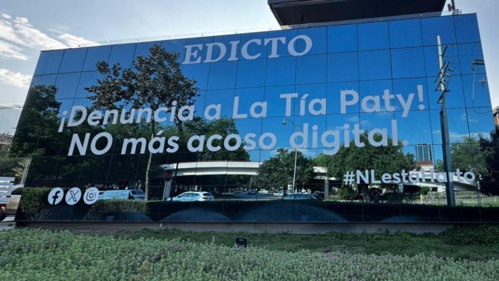 Manifestacion-ciudadana-en-calzada-san-pedro - Regios En México Manifestación Ciudadana Contra Mariana Y Tía Paty