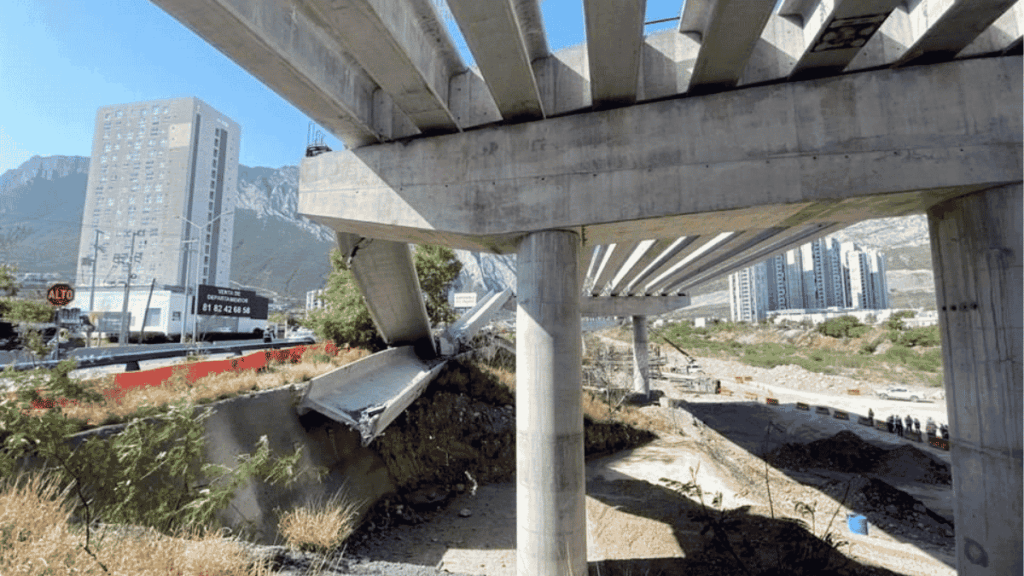 Calidad Del Puente Sobre El Río Santa Catarina - Regios En México