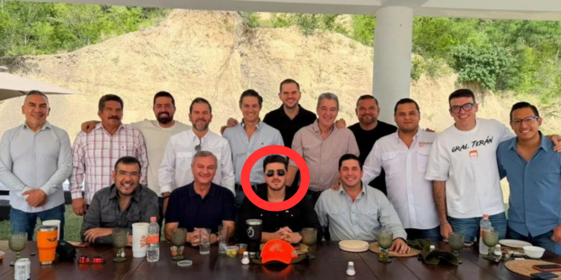 Guerra Sucia De Samuel Por Las Votaciones - Regios En México Group of Men Posing for a Photo Around a Long Table Outdoors; the Central Man Wears Sunglasses and Sits with the Group Circled in Red. - Regios En México