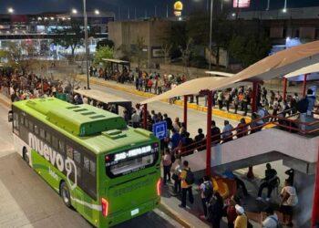 Largas Esperas De Camión En Nuevo León - Regios En México