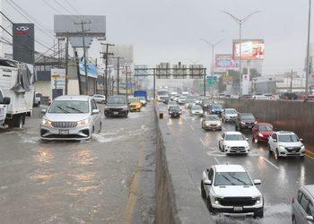 Inundaciones Y Apagones - Regios En México