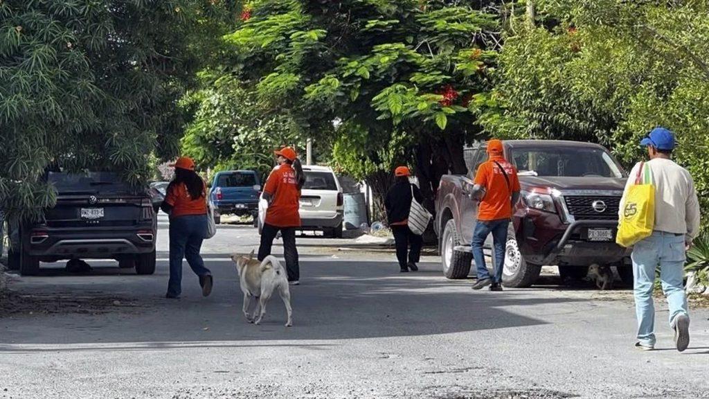 Burócratas obligados a repartir volantes de Movimiento Ciudadano   Regios en México