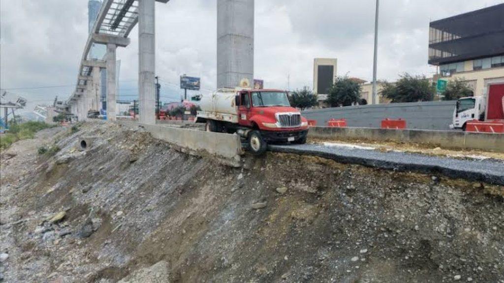 regiosenmexicoobrasmalhechas Regios en México Pipa al borde del Río por deslave del Parque lineal Regios en México