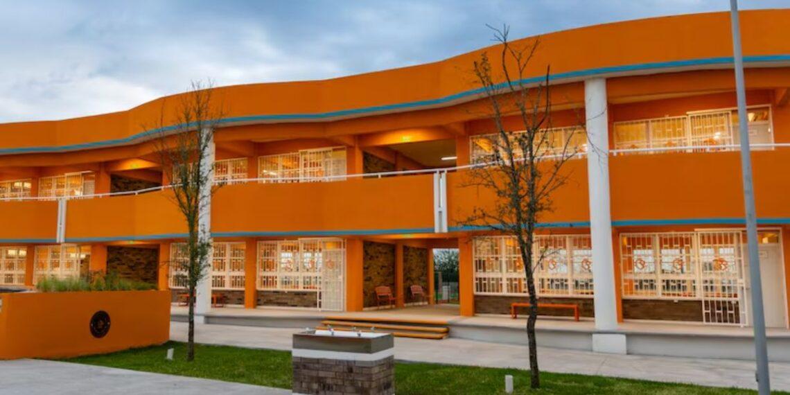 regiosenmexicosecundariacadereytasamuelgarciajpg Regios en México escuela naranja samuel garcia Regios en México