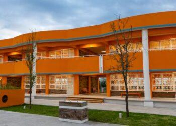 escuela naranja samuel garcia   Regios en México